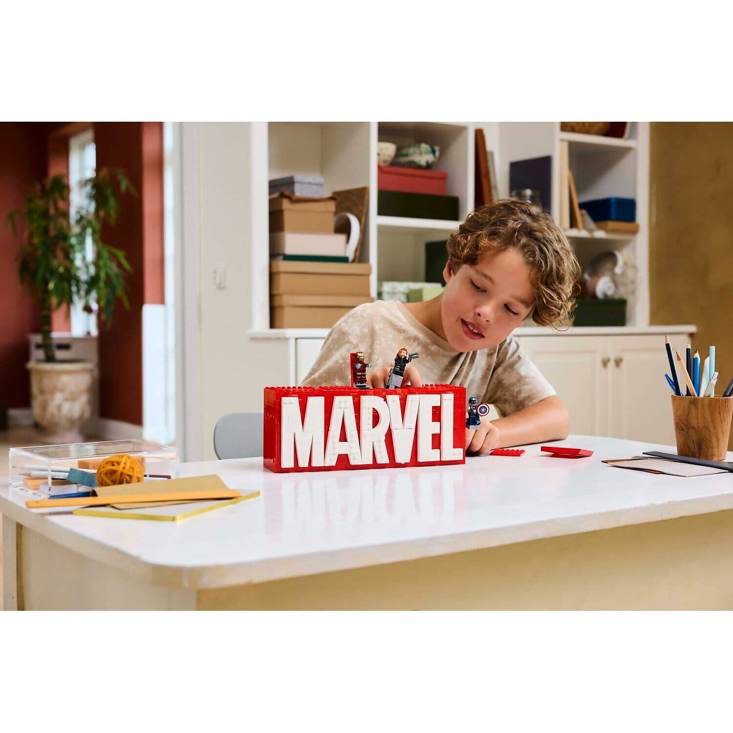 LEGO® 76313 MARVEL Logo & Minifigures - Marvel Super Heroes