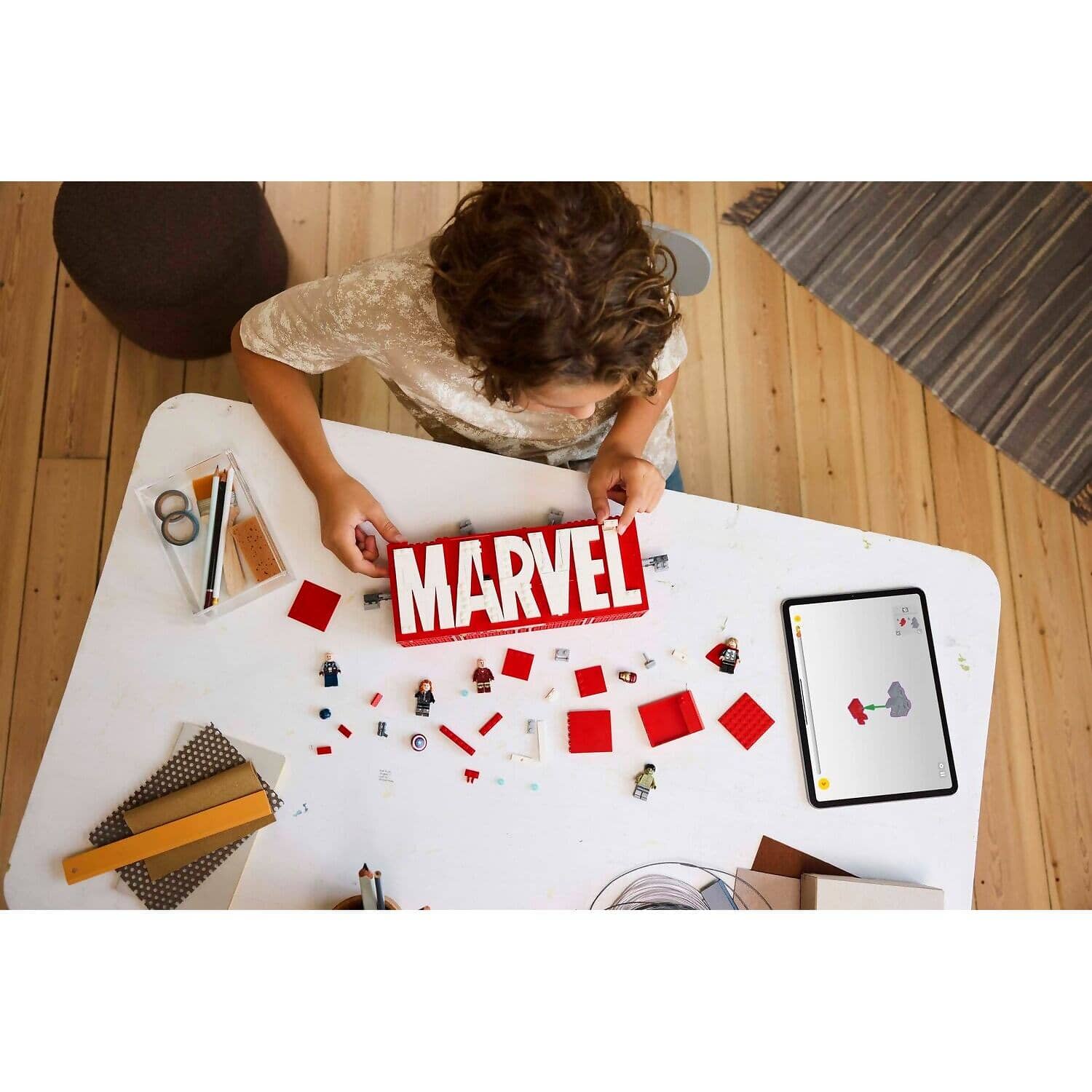 LEGO® 76313 MARVEL Logo & Minifigures - Marvel Super Heroes