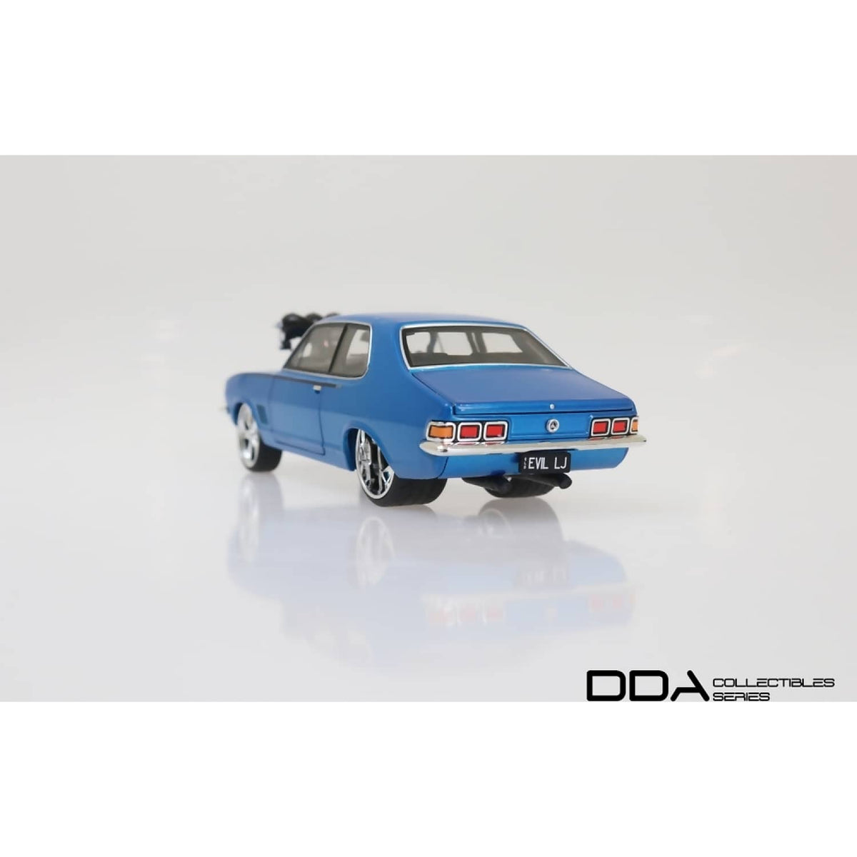 DDA COLLECTIBLES - 1:24 SCALE - METALLIC BLUE EVIL LJ 1973 HOLDEN LJ TORANA - DIECAST MODEL