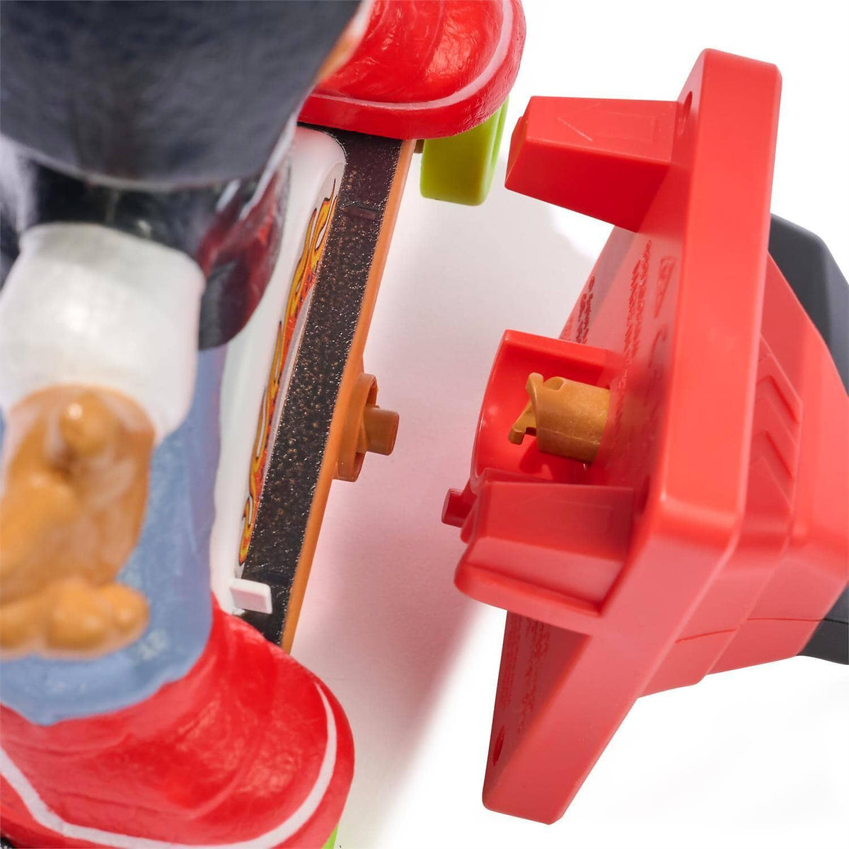 Tech Deck - Shred N' Blast Sk8board Motorized Finger Skateboard - Spin Master