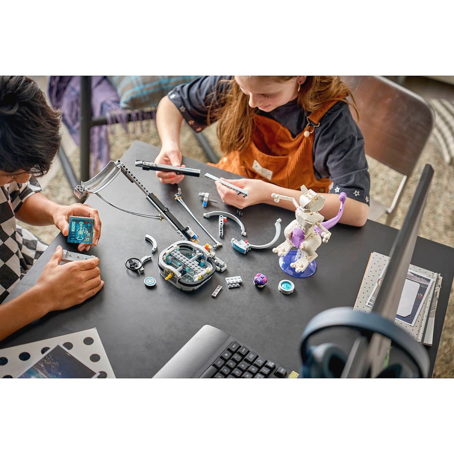 LEGO® 72163 SMART Play™ Compatible Mewtwo's Lab Break - Pokémon™