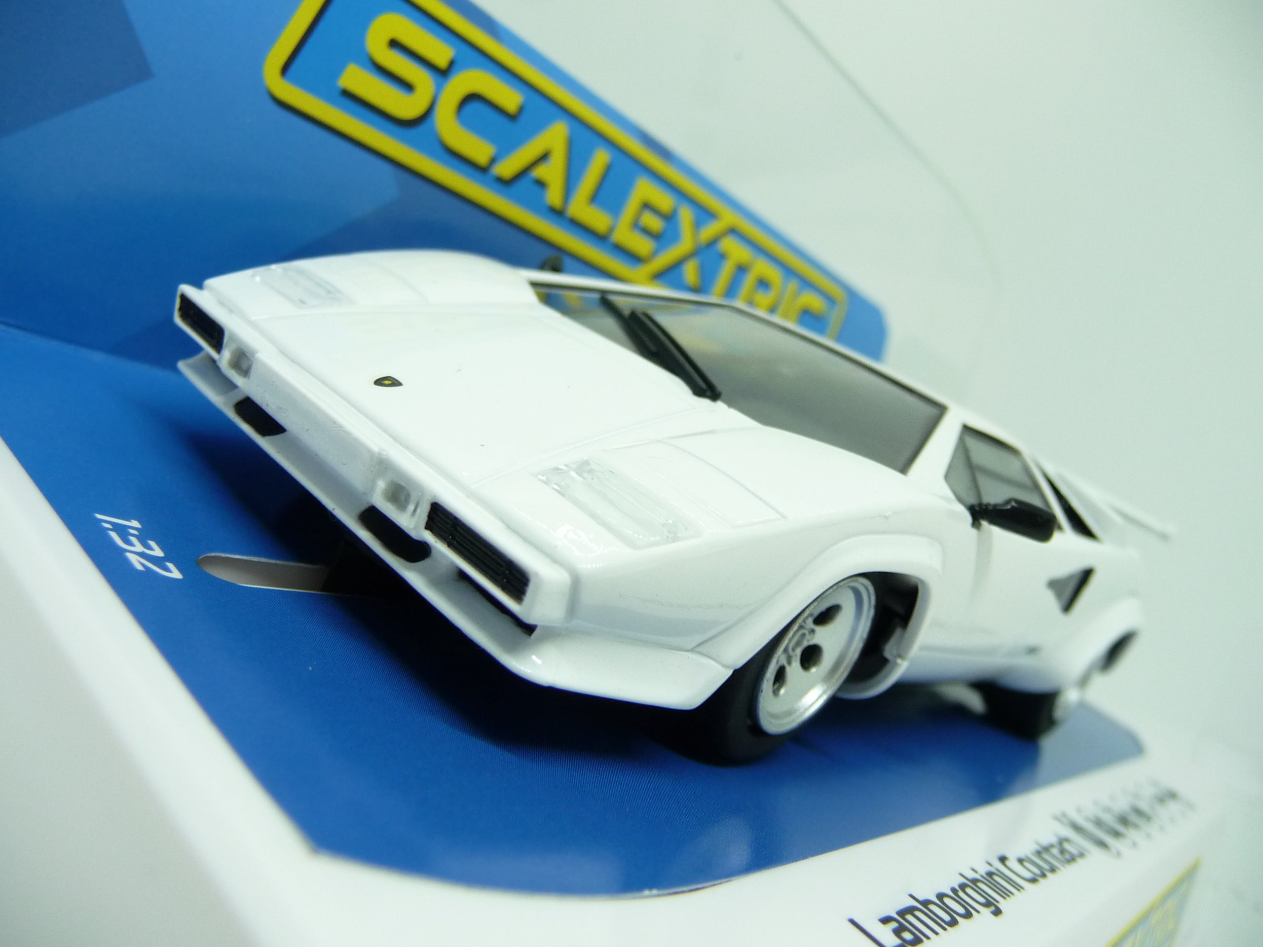SCALEXTRIC - C4336 LAMBORGHINI COUNTACH - WHITE
