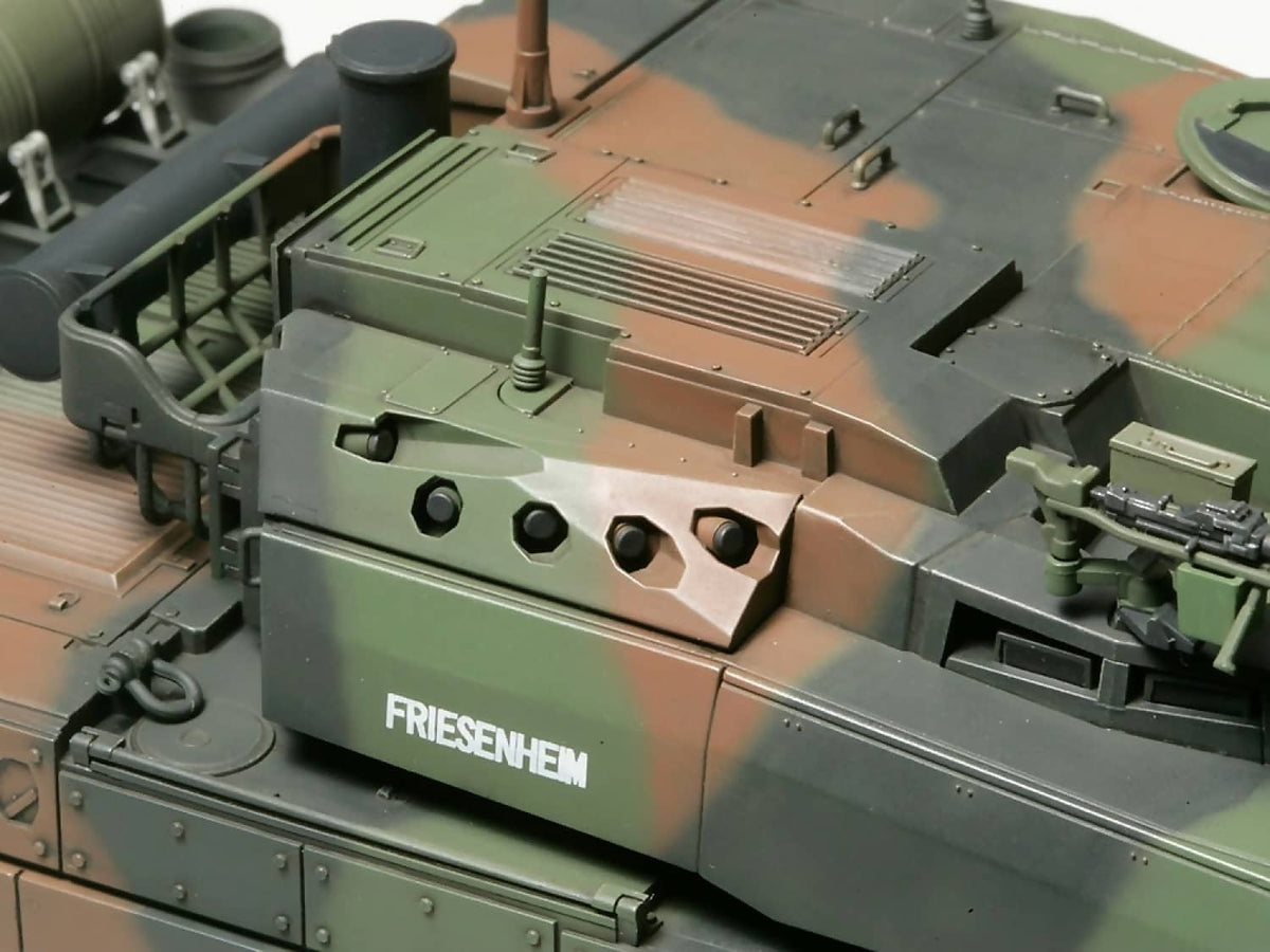 TAMIYA - FRENCH MAIN BATTLE TANK LECLERC SERIES 2 SCALE 1:35