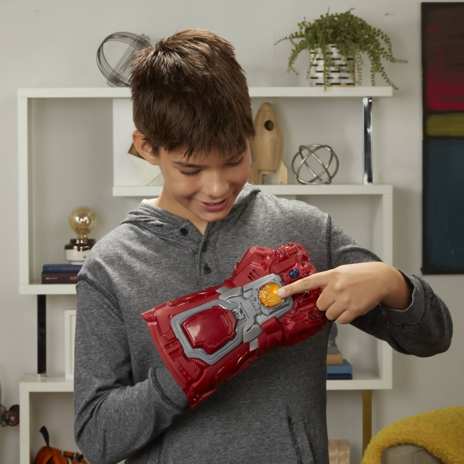 Avengers - Red Electronic Gauntlet - Hasbro