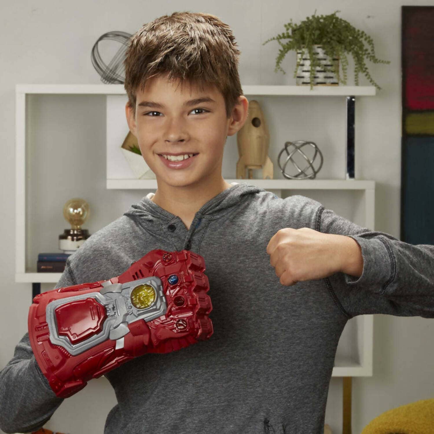 Avengers - Red Electronic Gauntlet - Hasbro