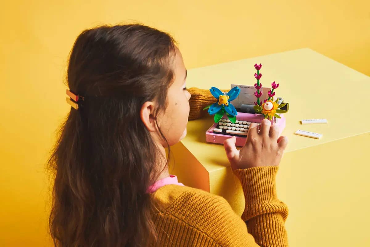 LEGO® 31169 Typewriter With Flowers - LEGO® Creator 3-in-1