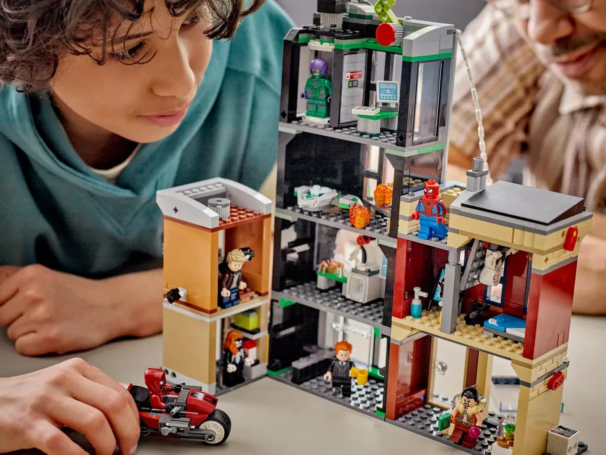 LEGO® 76324 Spider-Man vs. Oscorp - Marvel Super Heroes