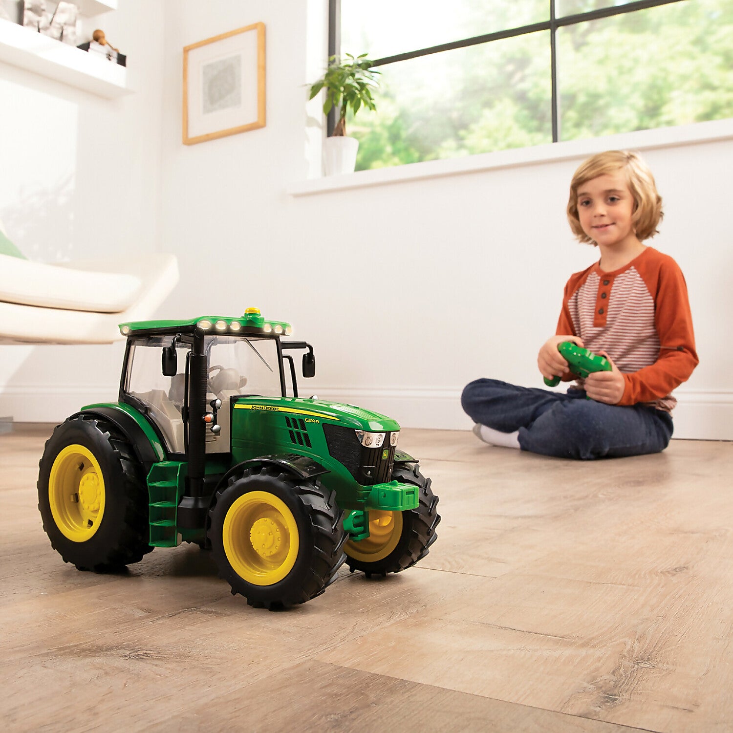 TOMY - John Deere 1:16 Big Farm 6210R Remote Control Tractor