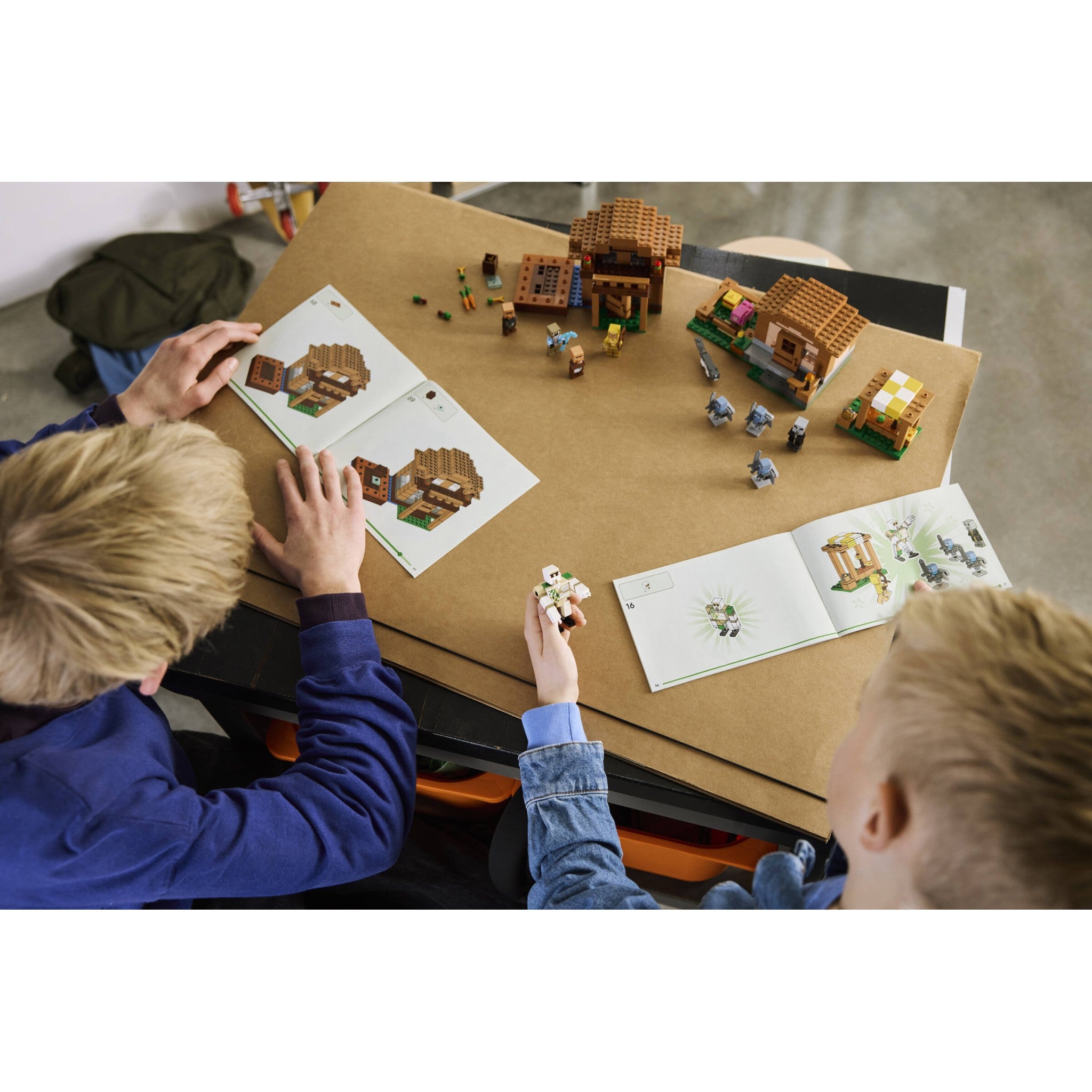 LEGO® 21596 Evoker Village Attack - Minecraft®