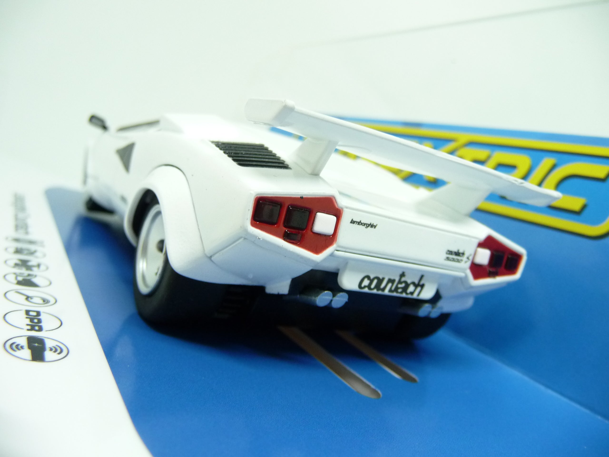 SCALEXTRIC - C4336 LAMBORGHINI COUNTACH - WHITE