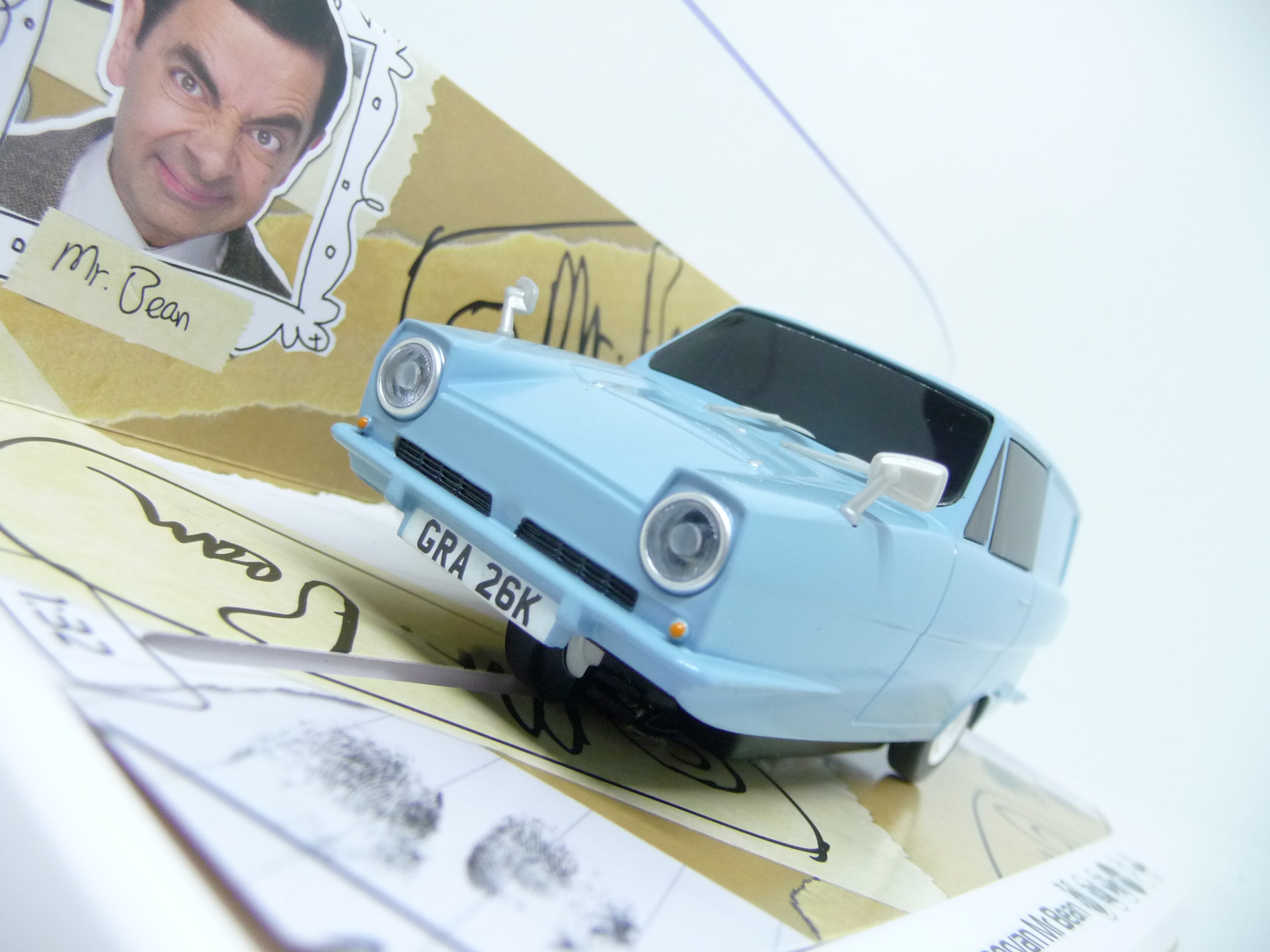 SCALEXTRIC - C4259 1:32 RELIANT REGAL SUPERVAN MR BEAN SLOT CAR SUIT CARRERA