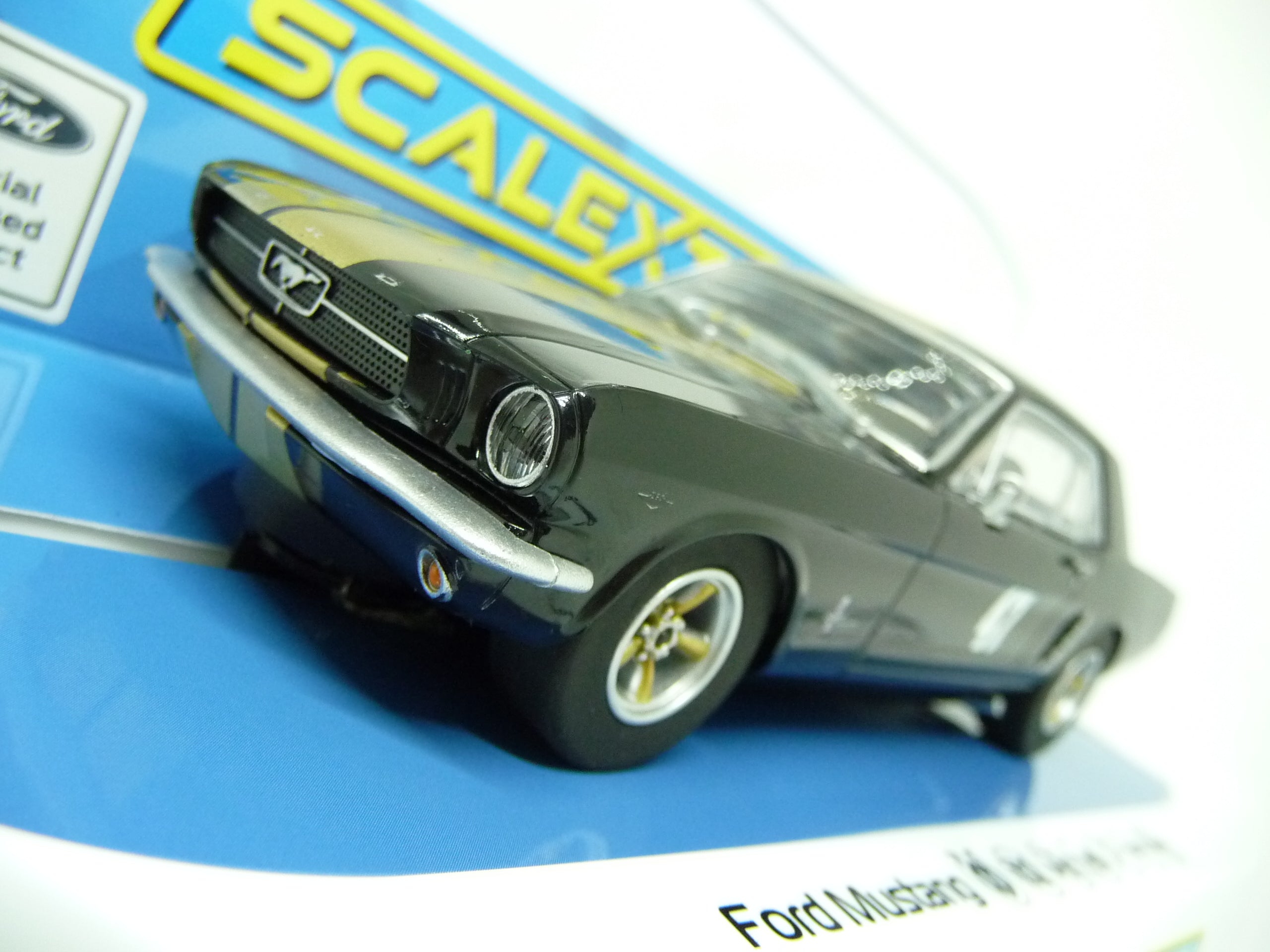 SCALEXTRIC - C4405 FORD MUSTANG BLACK GOLD