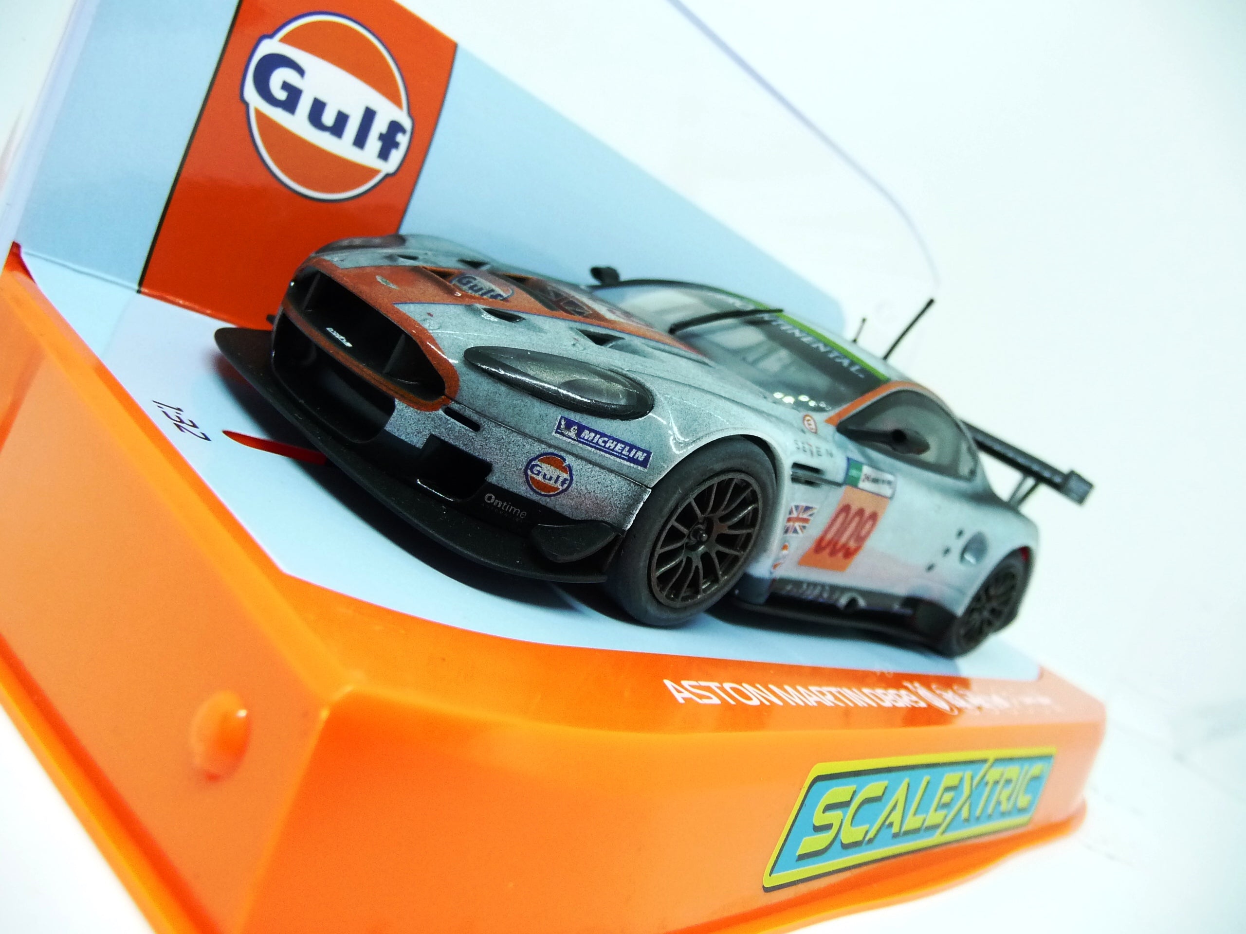 SCALEXTRIC - C4316 ASTON MARTIN DBR9 - GULF EDITION - ROFGO 'DIRTY GIRL'