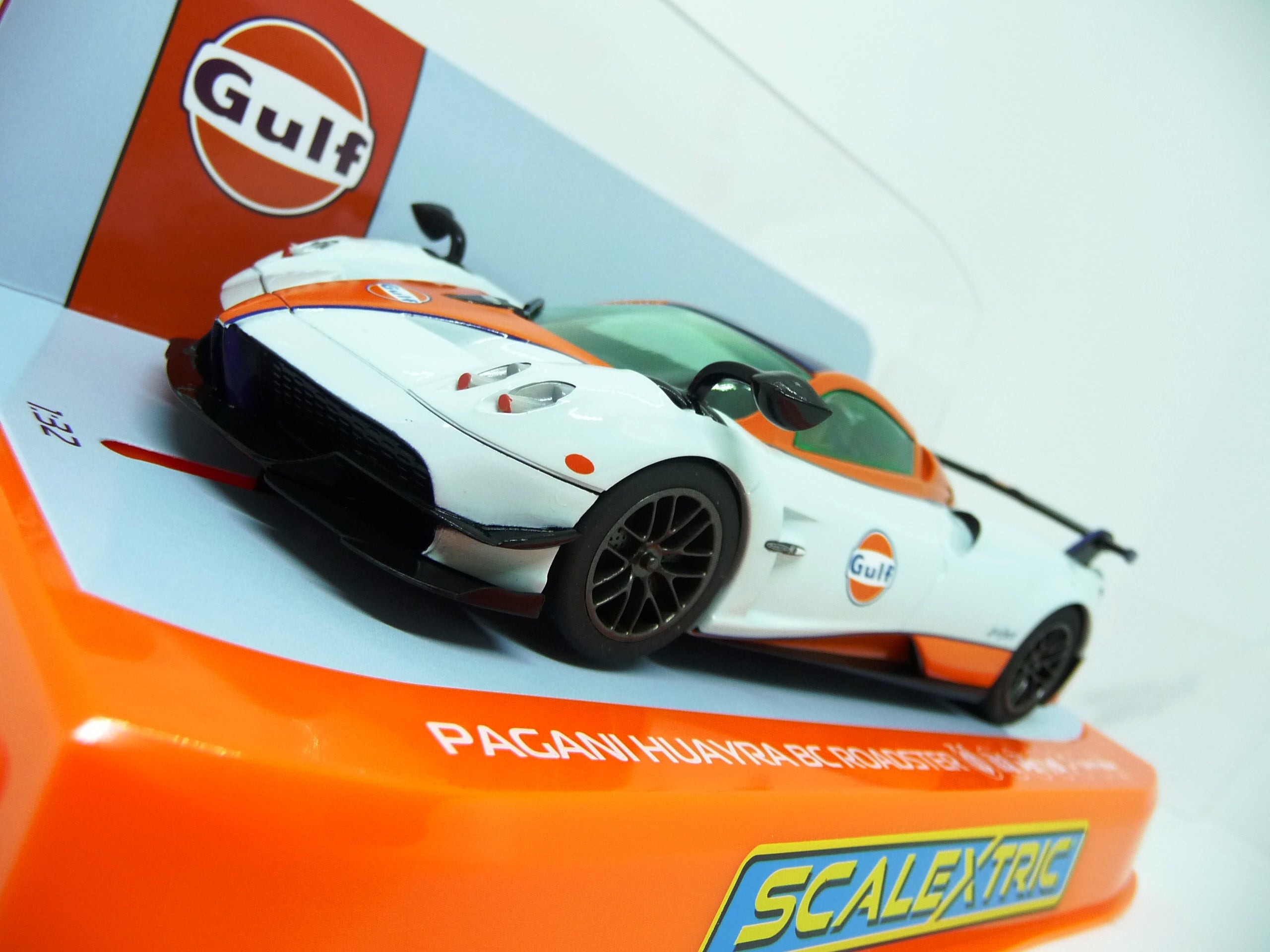 SCALEXTRIC - C4335 PAGANI HUAYRA BC ROADSTER - GULF EDITION