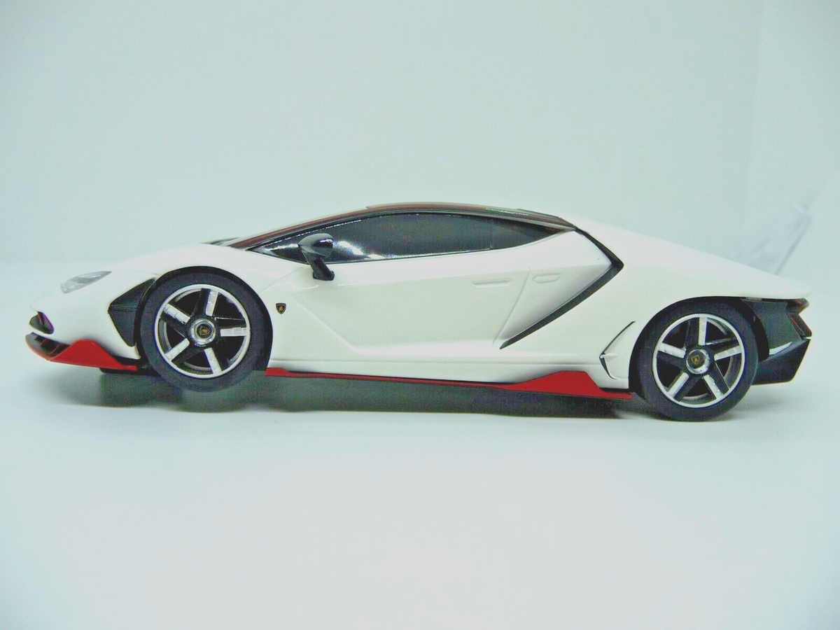 SCALEXTRIC - C4087 1:32 LAMBORGHINI CENTENARIO WHITE SLOT CAR SUIT CARRERA