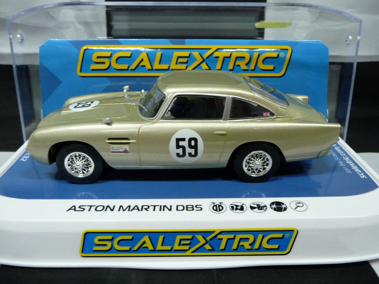 SCALEXTRIC - C4166 1:32 ASTON MARTIN DB5 WHITE GOLD SLOT CAR